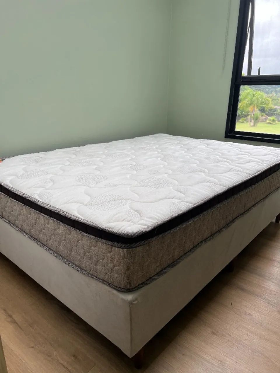 Cama de casal F.A. Colchoões de 1.800 por 900,00