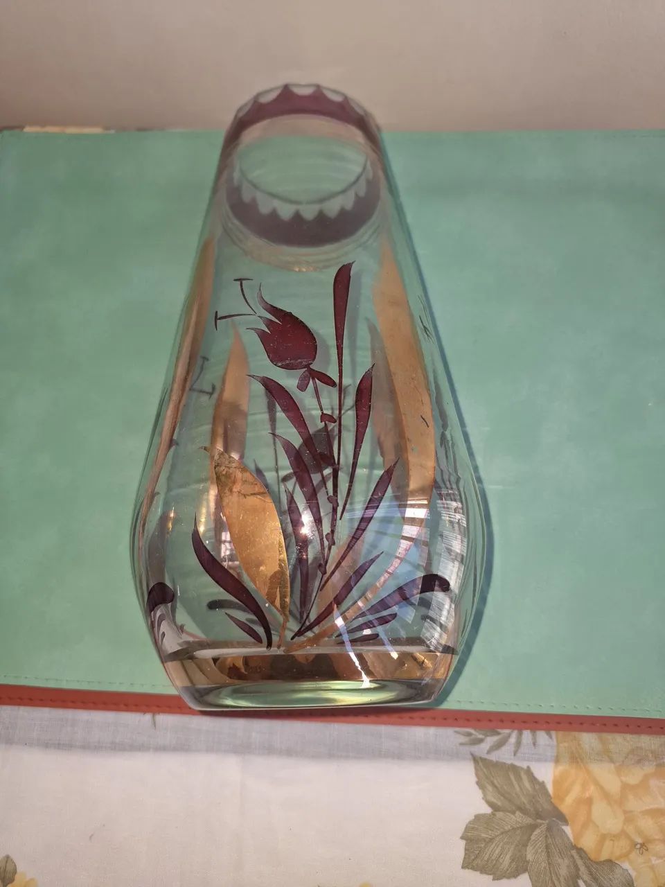 VASO DECORATIVO COM FLORES DOURADAS 