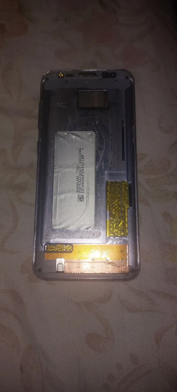 Galaxy s8 faltando tampa e tela placa ok