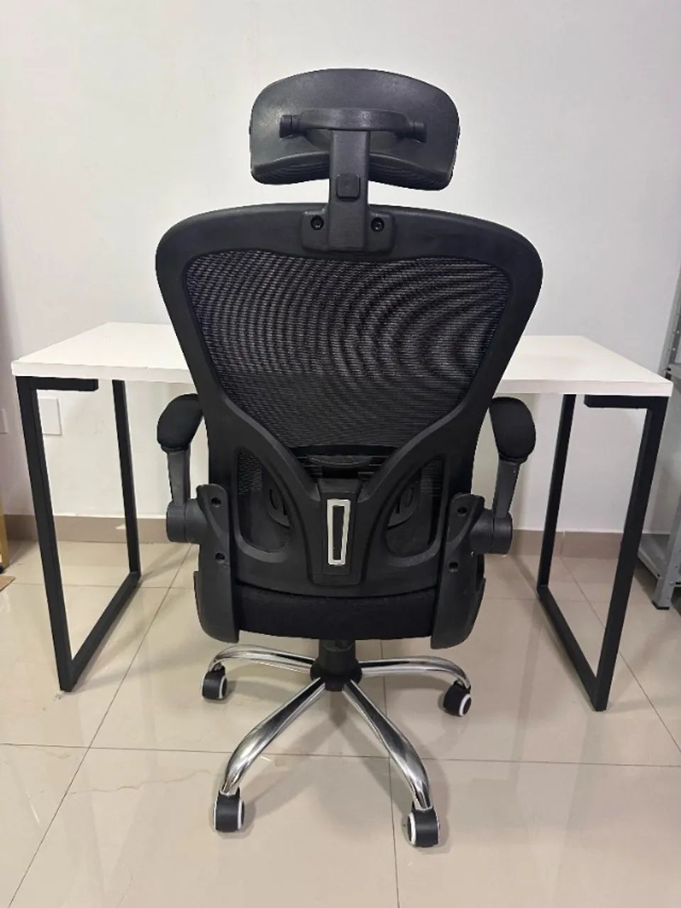 Cadeira Presidente Escritório Giratória Fox Office Pt 46a cor preta - Foto 3