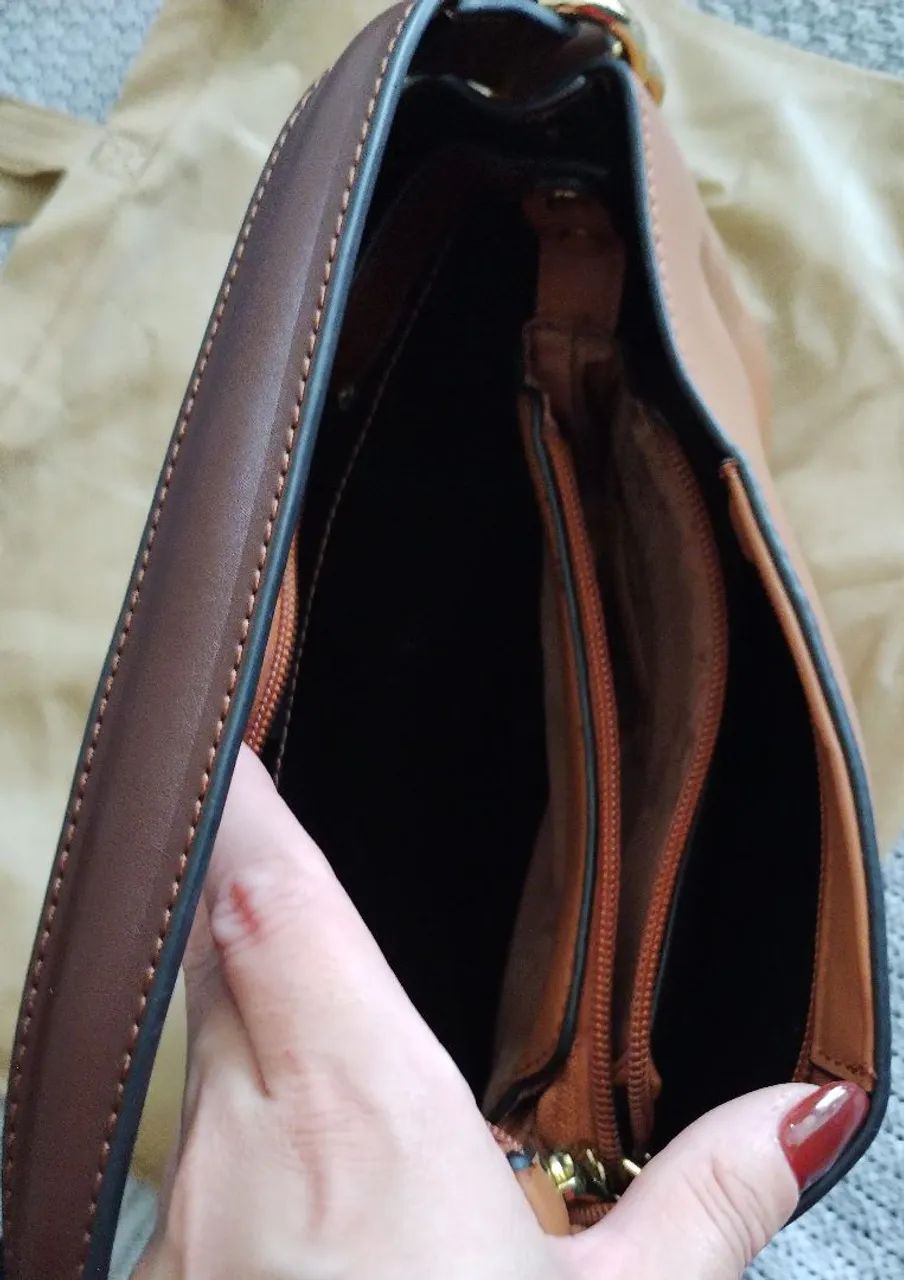 Bolsa de Ombro em Couro Sintético - Elegância e Estilo - Foto 4