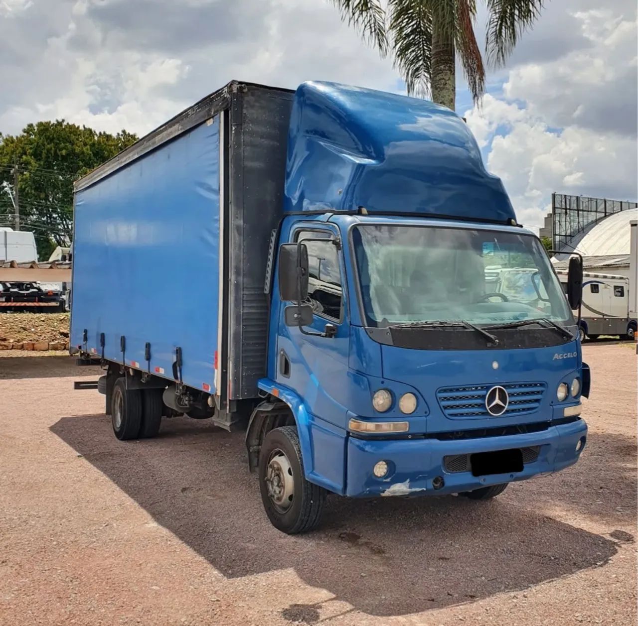 MB ACCELO 915 SIDER 