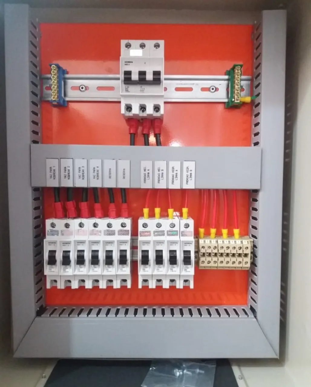 Painéis Elétricos e quadros para bombas, iluminação e outros...