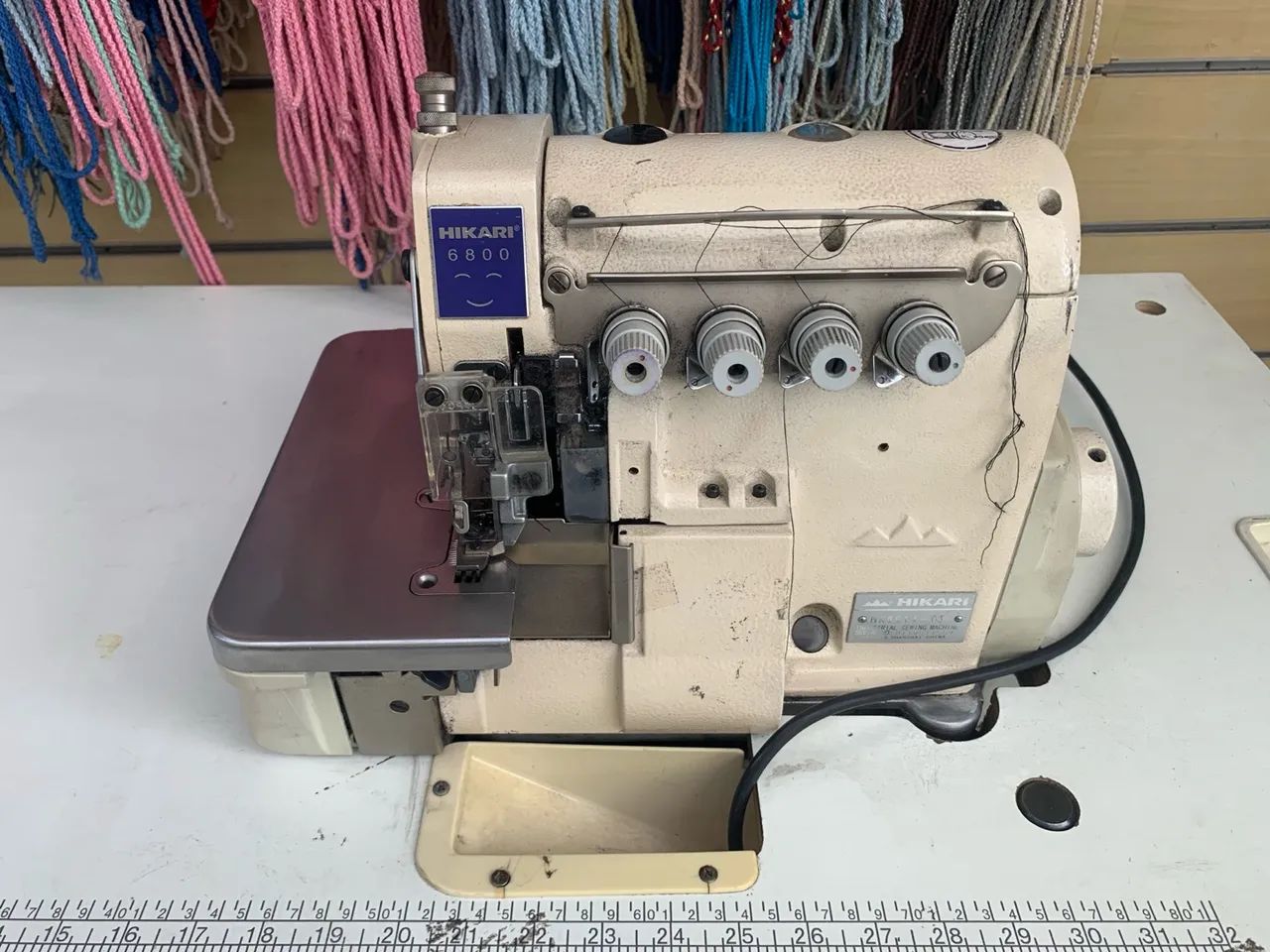 Máquina de costura overlock Hikari 6814