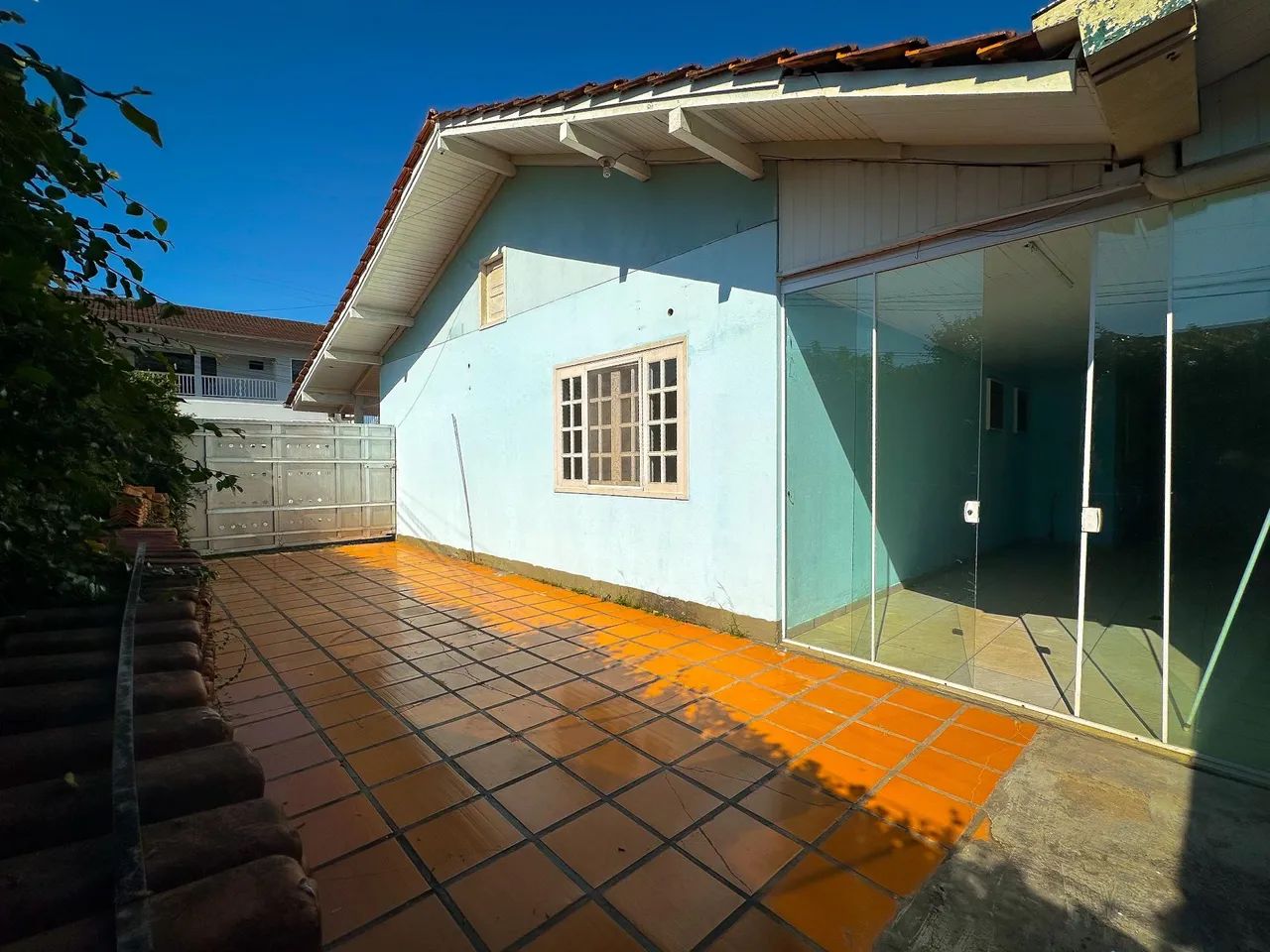 Casa espaçosa com 181m² e ampla área externa - Foto 4