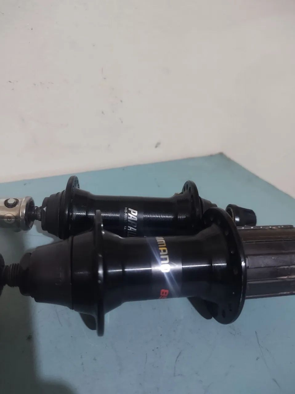 Par de cubos Shimano Parallax 32 furos HB-RM60 FH-RM60 8v+ blocagens originais - Foto 5