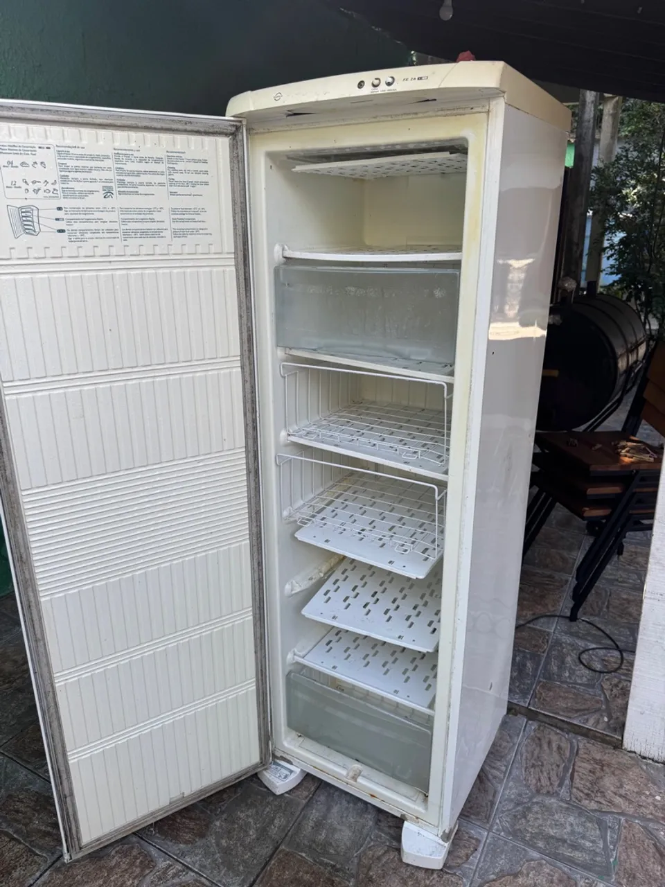 Freezer vertical 110v