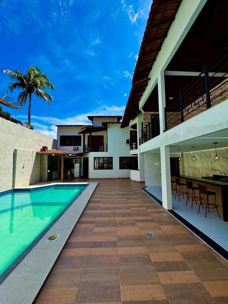 Casa para venda possui 330 metros quadrados com 5 quartos em Portal - Guarapari - Espírito