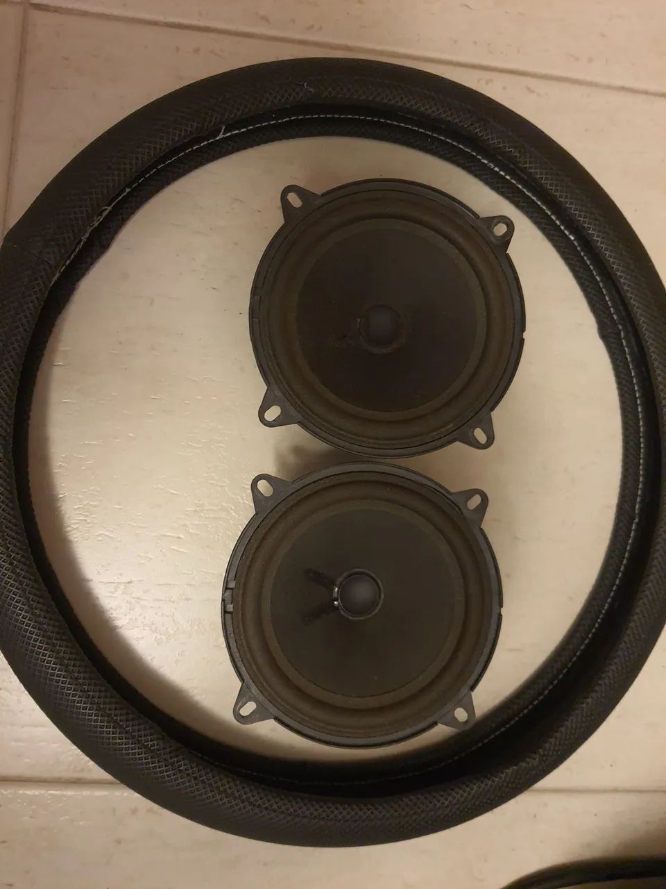 Vendo par de falantes 5 polegadas original Renault mais capa de volante