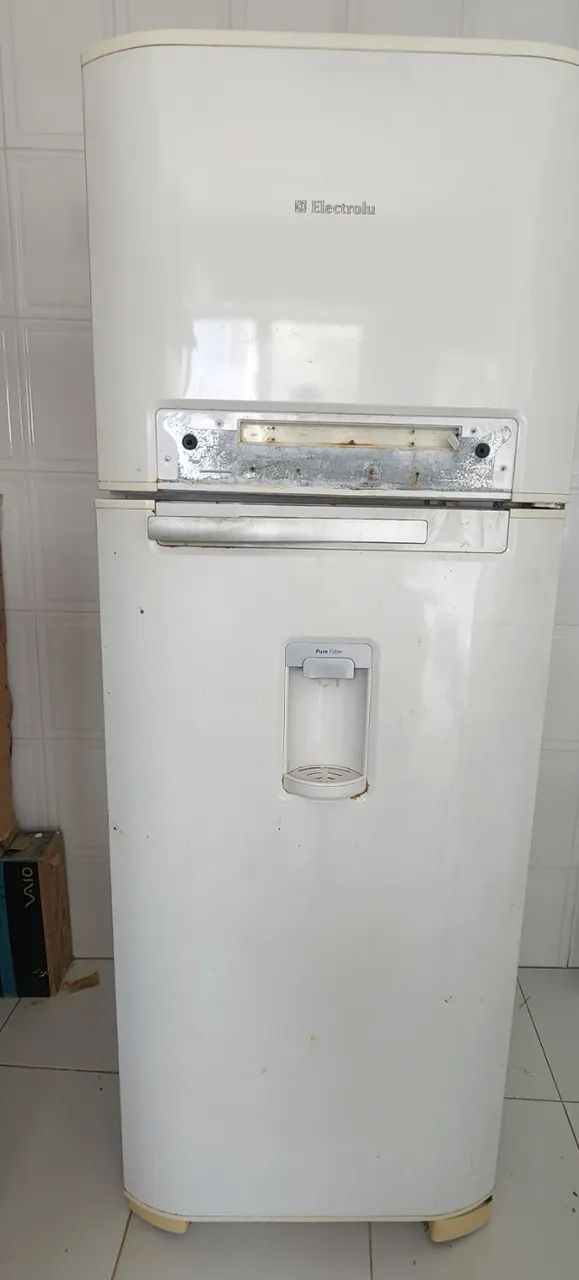 GELADEIRA ELECTROLUX RE26, com defeito, para peças