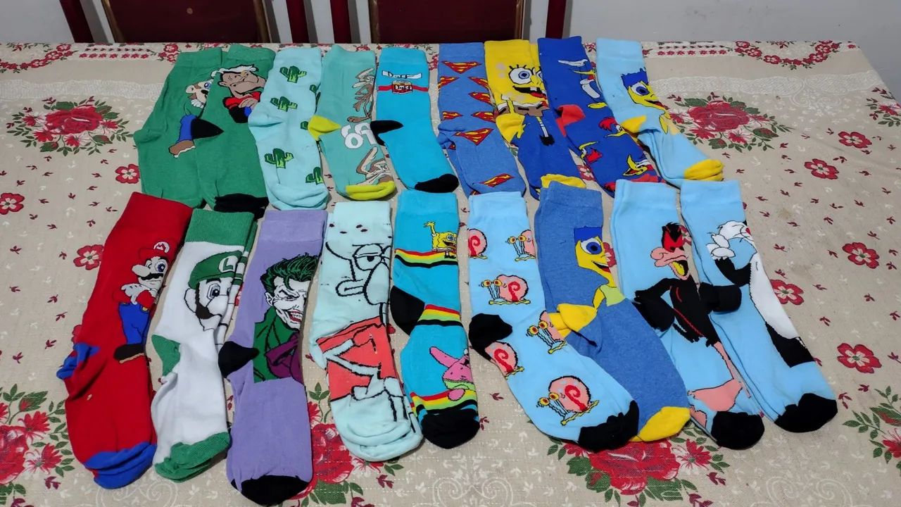 Meias divertidas com personagens 