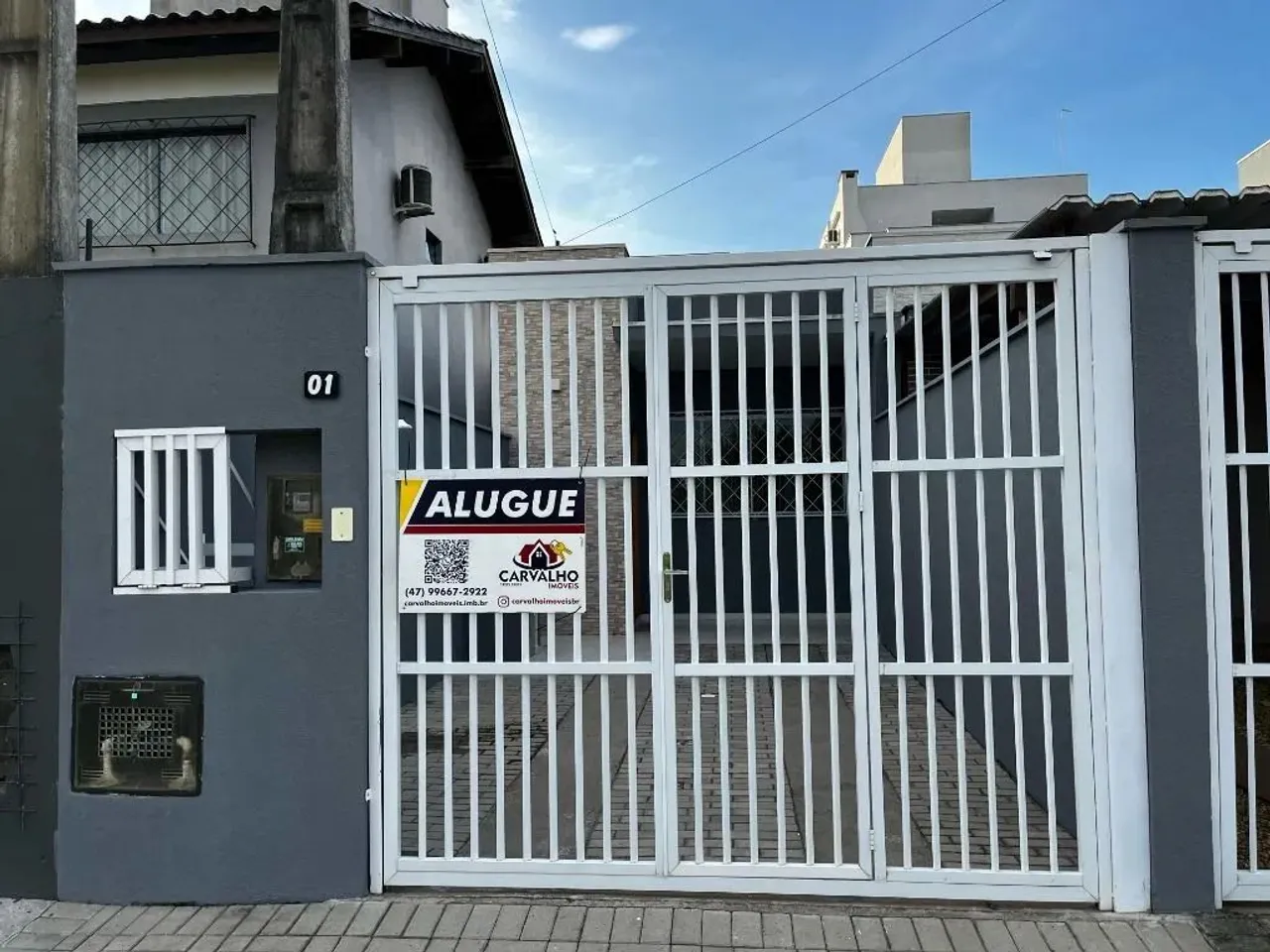 Casa com 2 dormitórios para alugar por R$2.466,67/mês Incluso IPTU, TAXA DE LIXO E GARANTI
