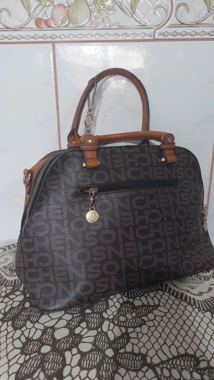 Bolsa Chenson marrom com chaveiro de ursinho - Foto 2