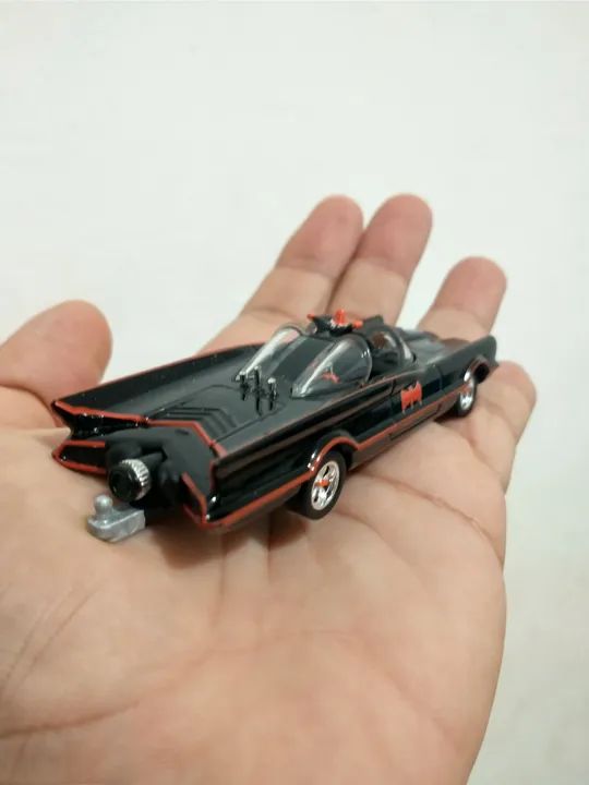 Miniatura Batmóvel (Batmobile) Série de TV anos 60 - 1/50 - Hot Wheels - LOOSE - Foto 4