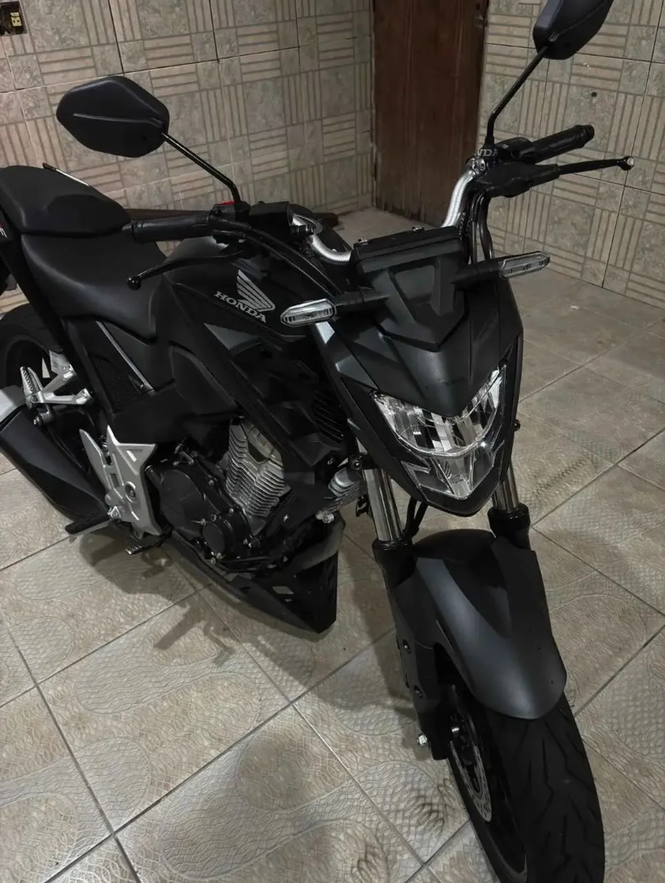 Moto Honda CB 300F