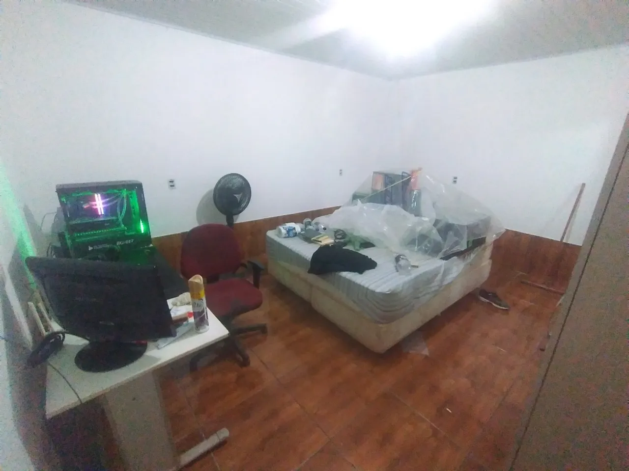 Oportunidade Três Marias casa com 1 quarto amplo, banheiro, cozinha e varanda