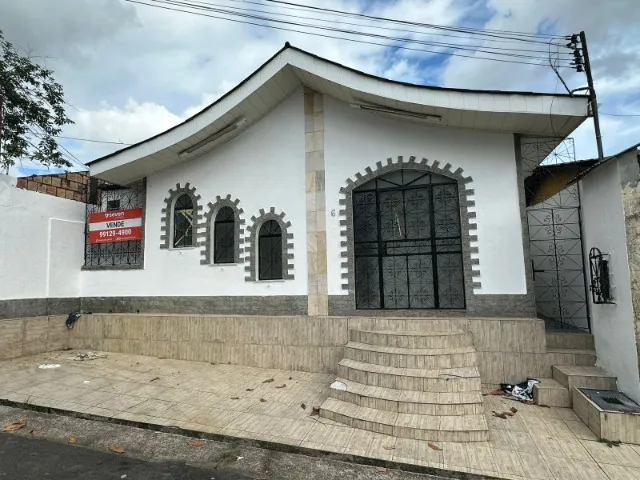 Casa no Dom Pedro próximo da Polícia Federal, 3 quartos, quintal amplo