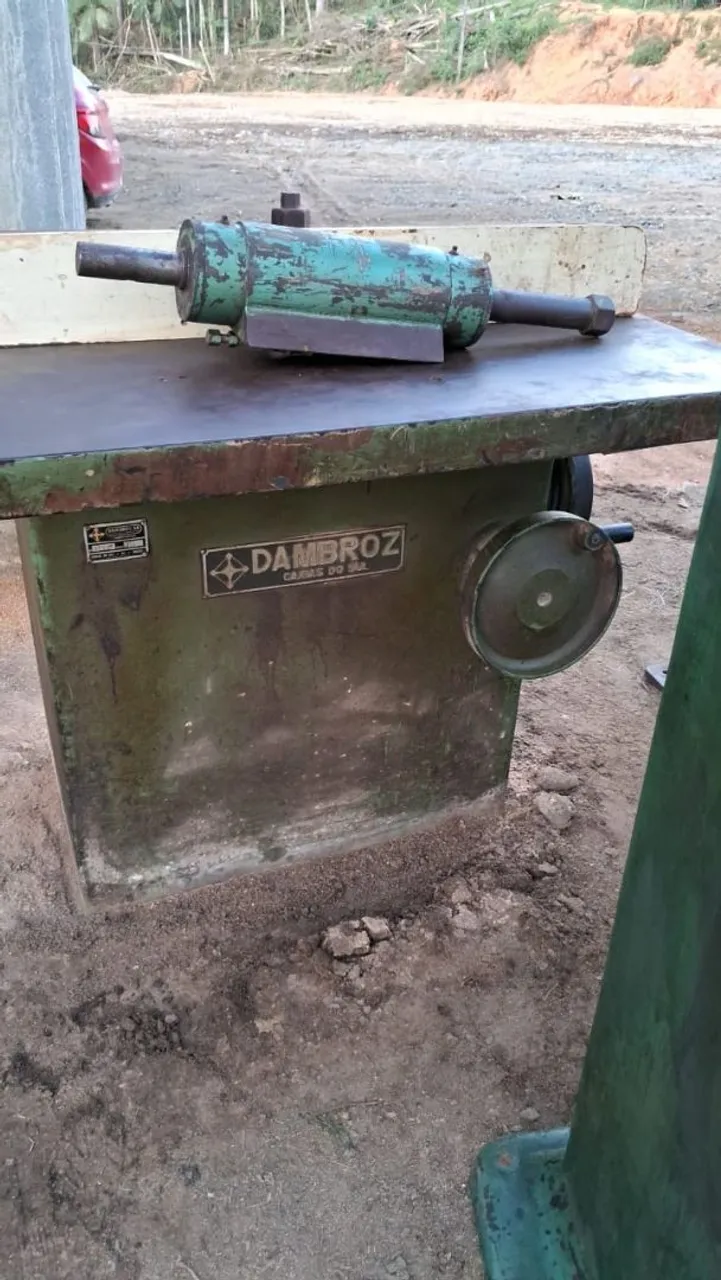 Máquina tupia dambroz 