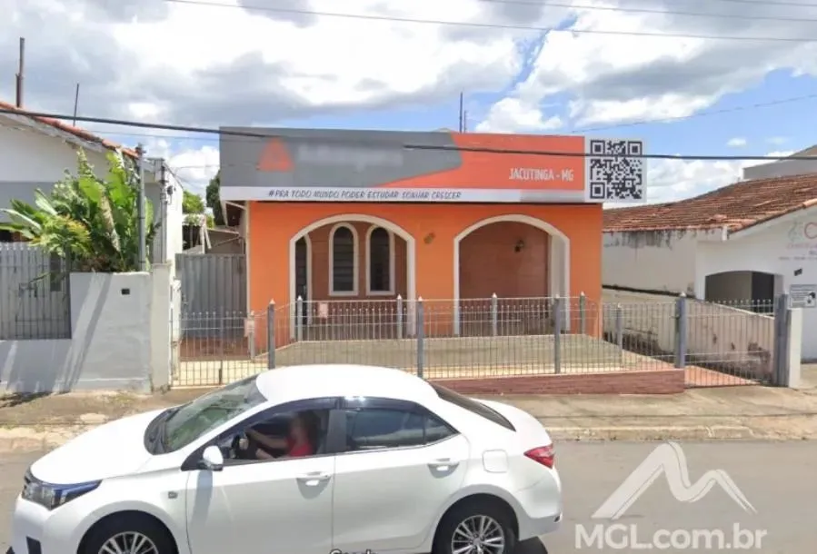 JACUTINGA/MG  [Fração ideal de 1/3 sobre] lote com 360m² e casa no Jardim Déa