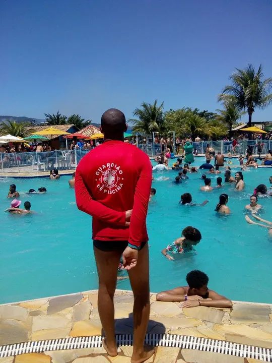 Guardião de piscina / salva vidas 