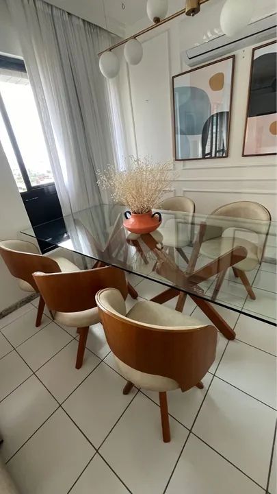 Poltrona Decorativa Giratória, encosto  em madeira em courino