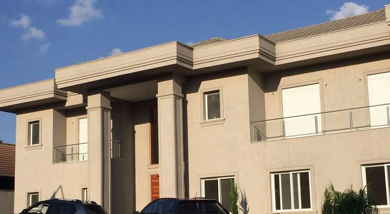 Sobrado à venda em Alphaville com 5 suítes