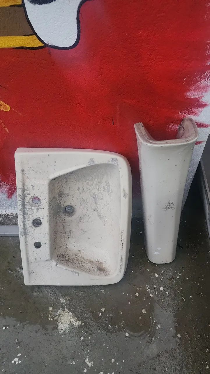 Cuba e Pia de Banheiro em Cerâmica