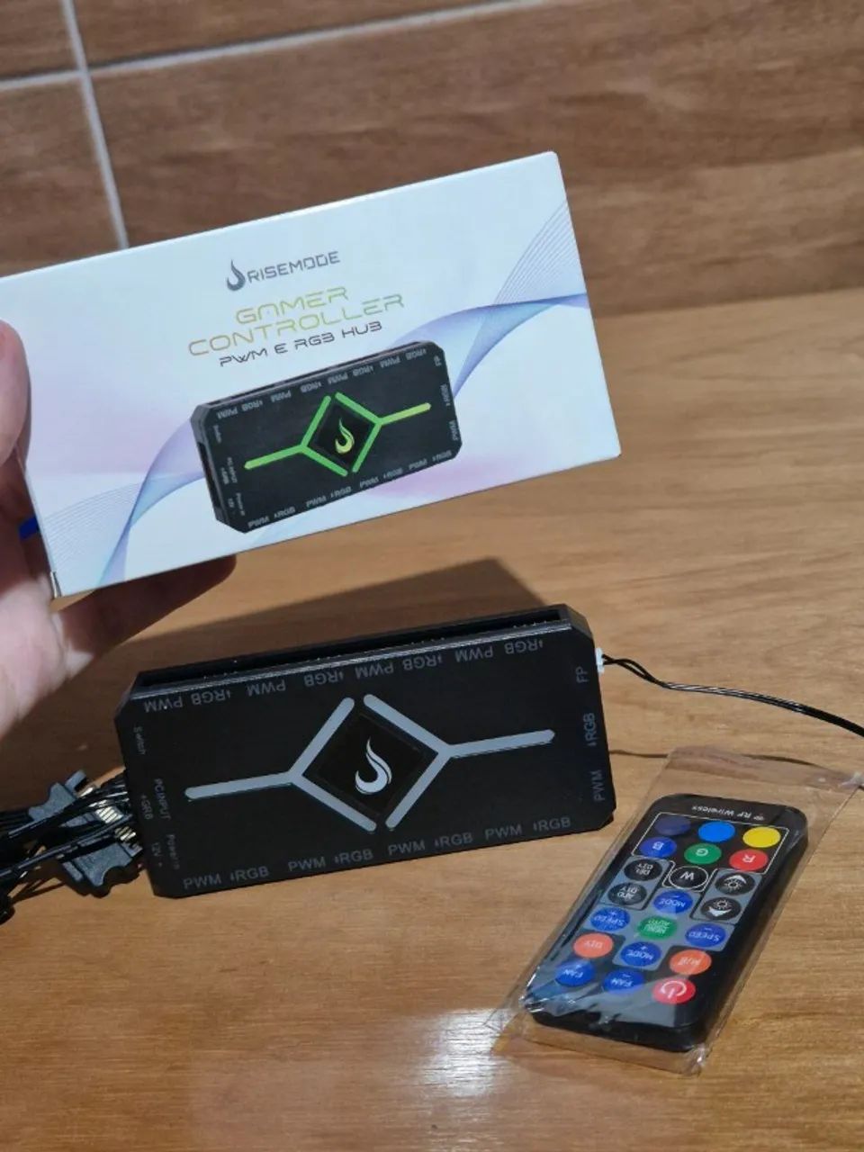 Controladora Gamer Para Cooler Rise Mode PWM e RGB Hub - RM-COPW-RGB