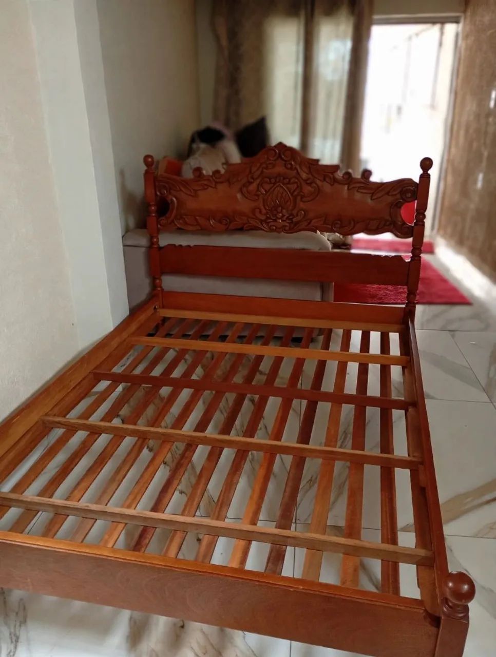 Cama de madeira maciça nova
