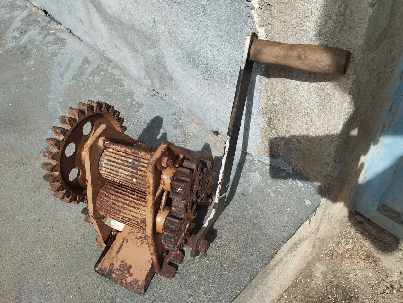 Engenho manual antigo pra moer cana 3 moendas. - Foto 2