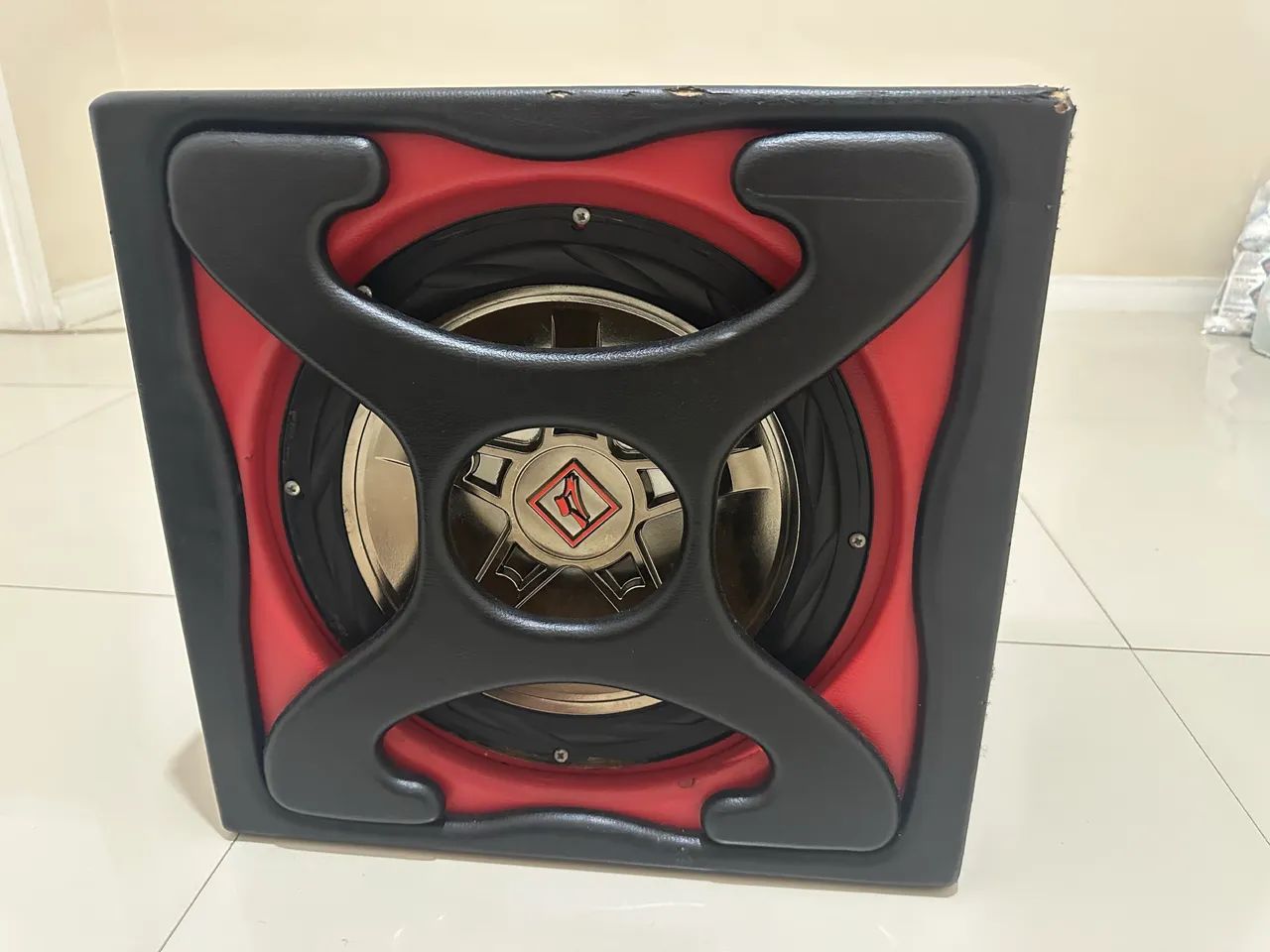 Caixa subwoofer bomber new edge 12?