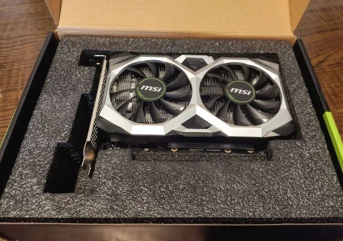 Placa de video GTX 1650 4GB 