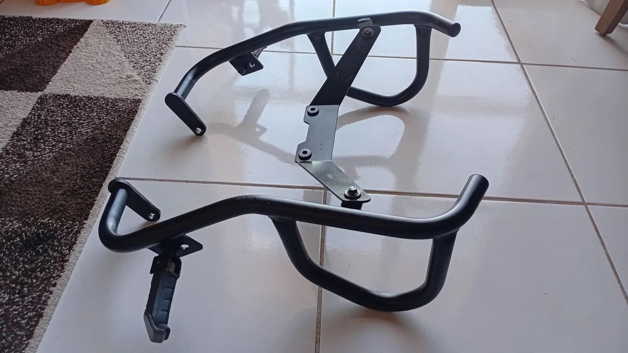 Protetor de carenagem e pedaleira