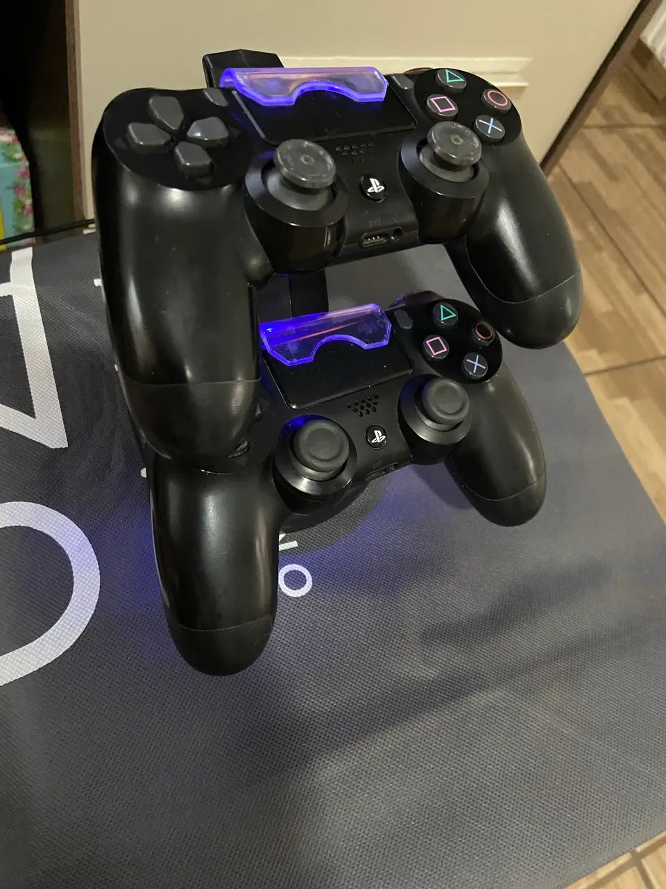 Ps4 slim 500GB 2 manetes  - Foto 2