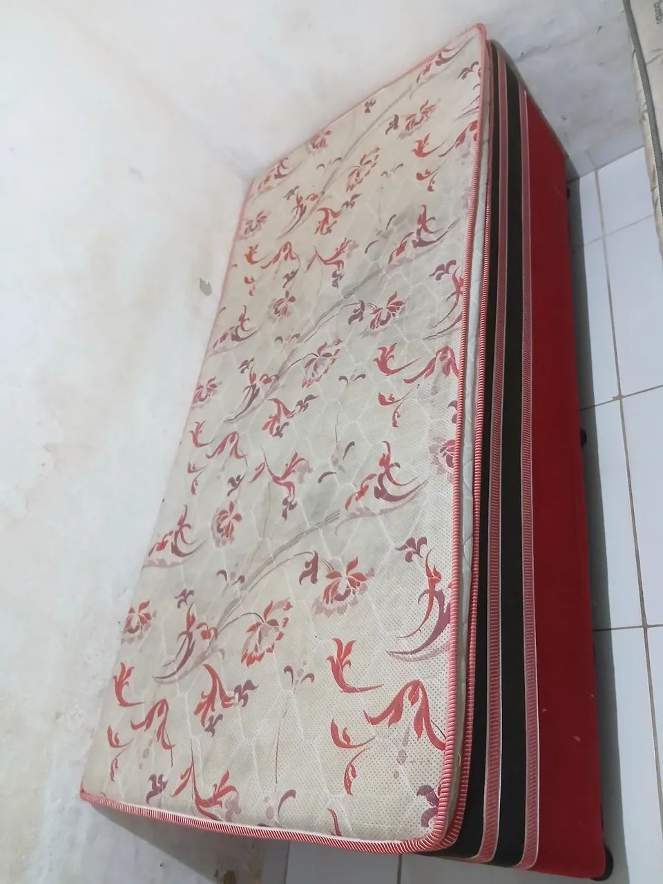 Vendo cama de solteiro, preço a negociar