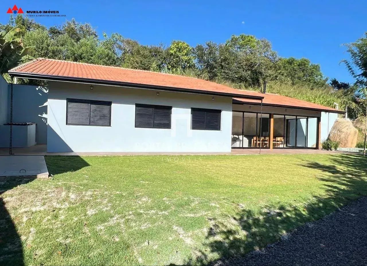 Casa de alto padrão com 195m² para venda com 03 dormitórios e suíte