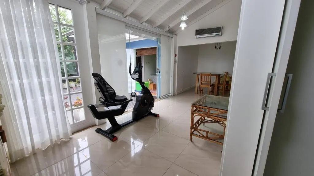 Casa com 05 Dorm. S/02 suítes 255m² no Itacorubi - Foto 3