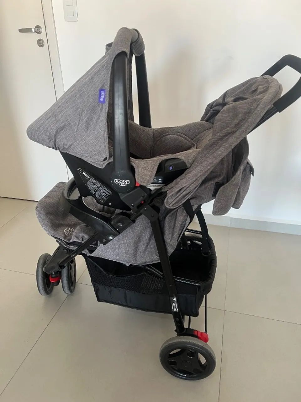 Kit Carrinho de bebe e bebê conforto