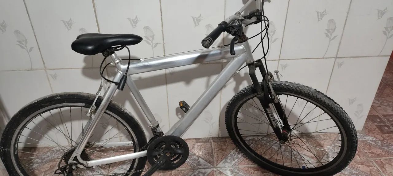 Bicicleta de alumínio