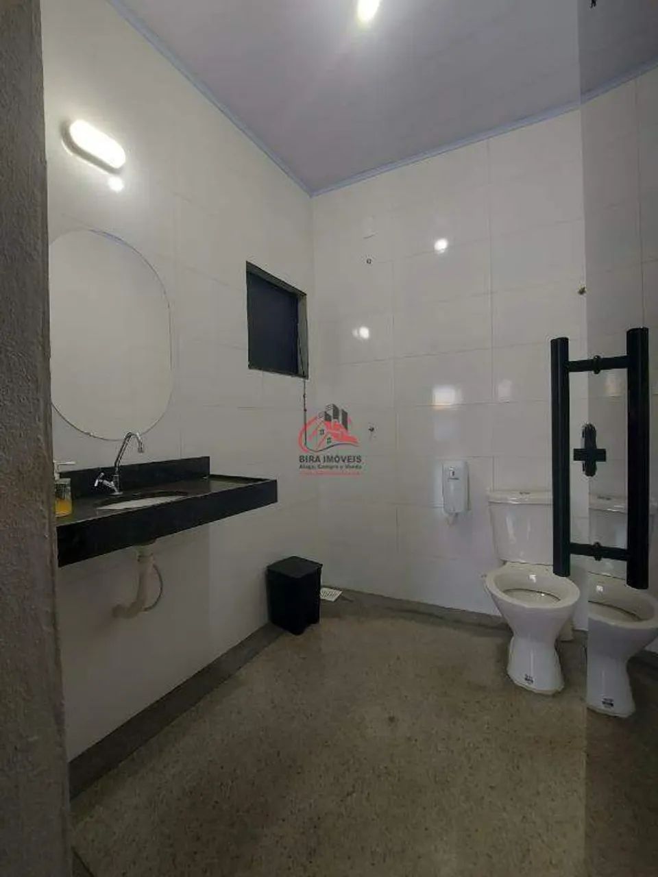Galpão Comercial no Bairro São Vicente com Banheiro e Pia - 30m² - Foto 4