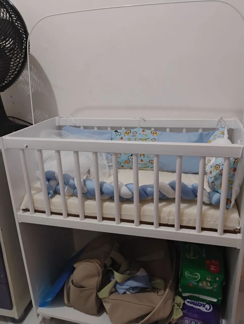 Mini berço semi novo 