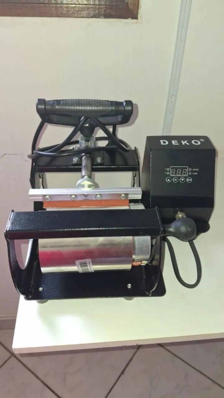 Prensa Térmica de Caneca DEKO 220V para Sublimação
