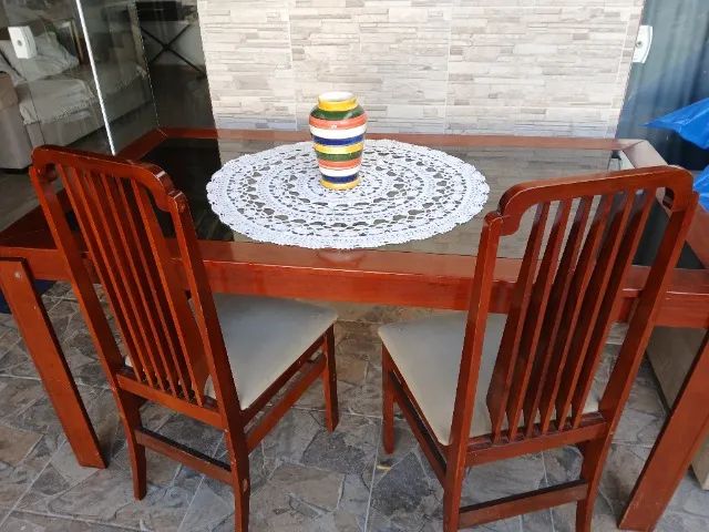 Mesa de jantar com 6 cadeiras 