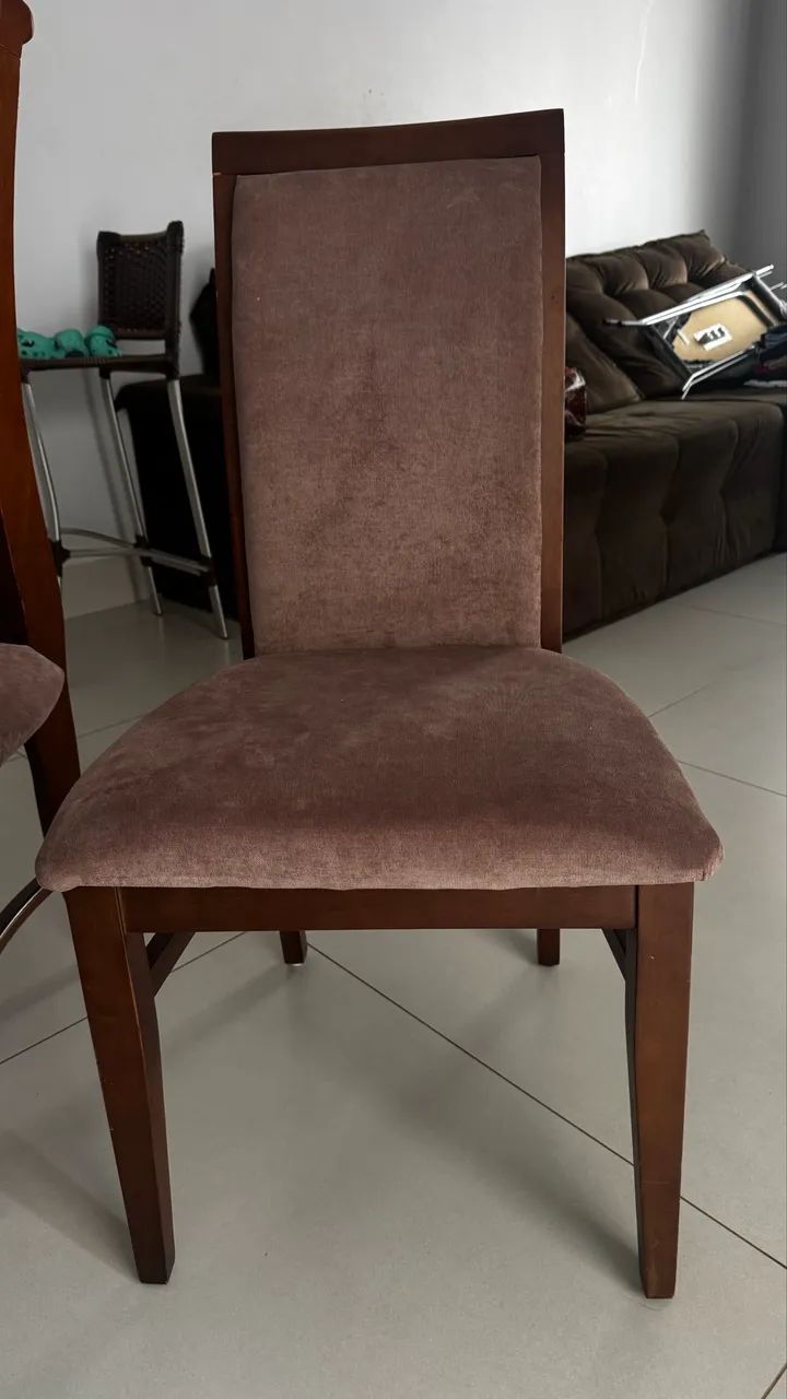 Vendo  8 cadeiras em MADEIRA  - Foto 2