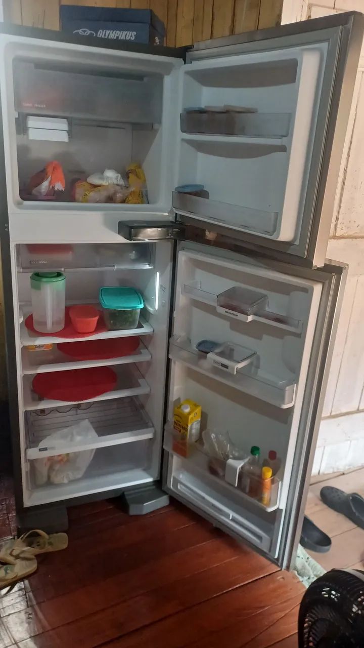 Vendo geladeira nova 375lt  - Foto 2