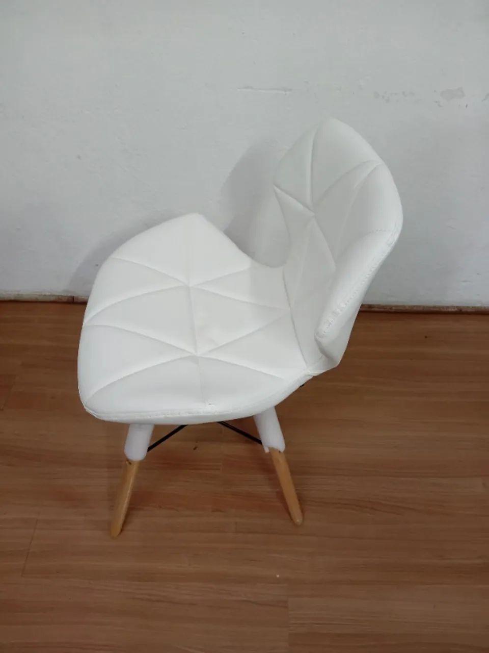 Cadeira Design Charles Eames Couro PU Branca - Foto 4