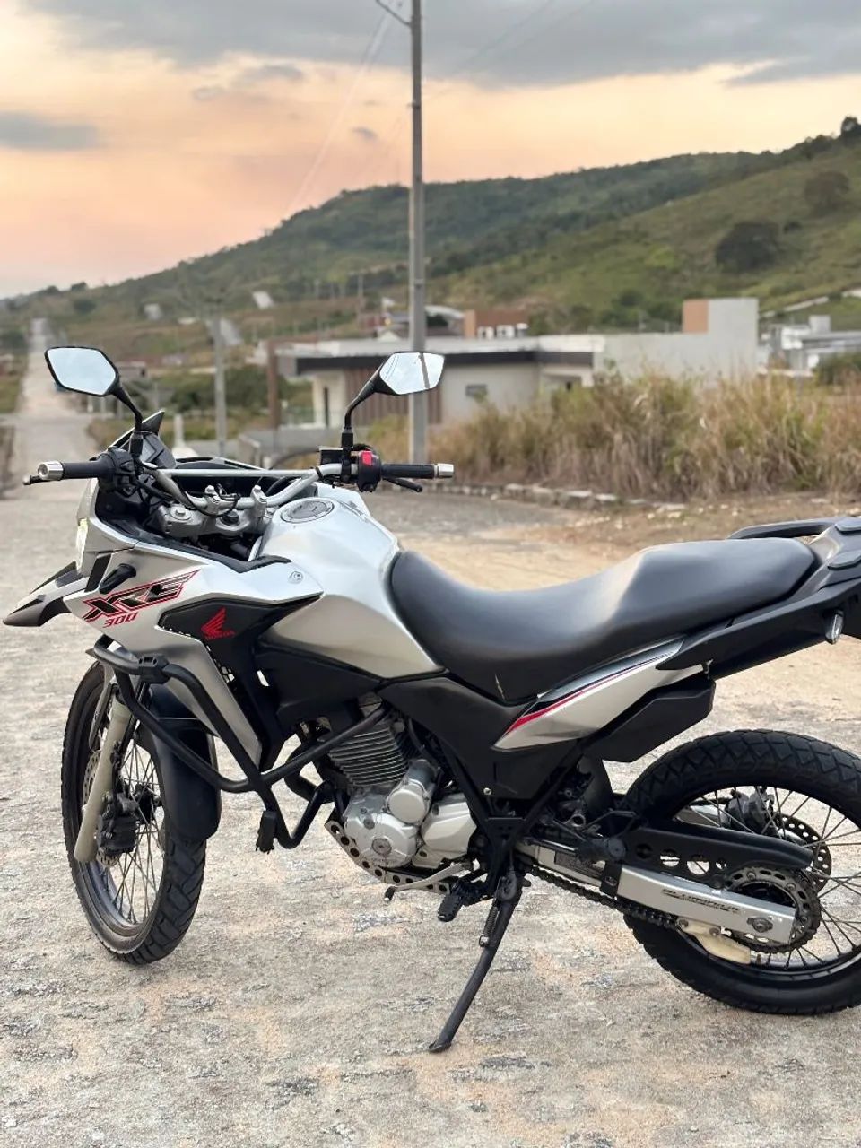 XRE 300 2020 PRATA