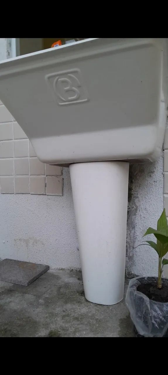 Tanque grande de cerâmica