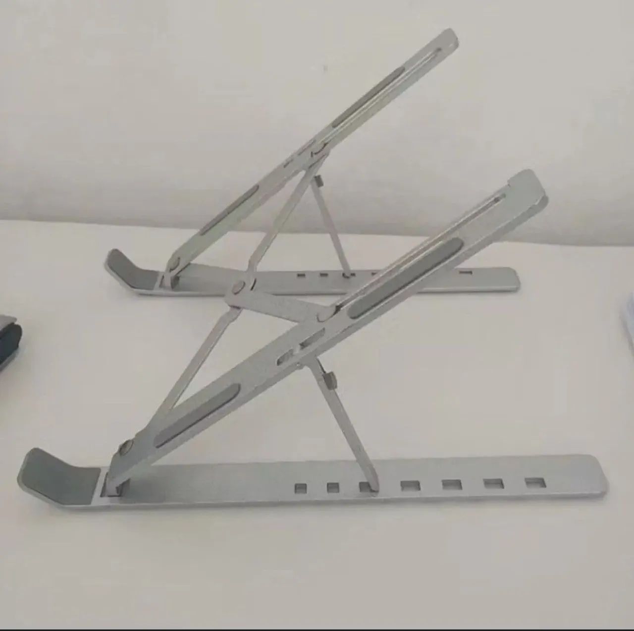 Suporte para Notebook Ajustável e Ergonômico - Foto 2