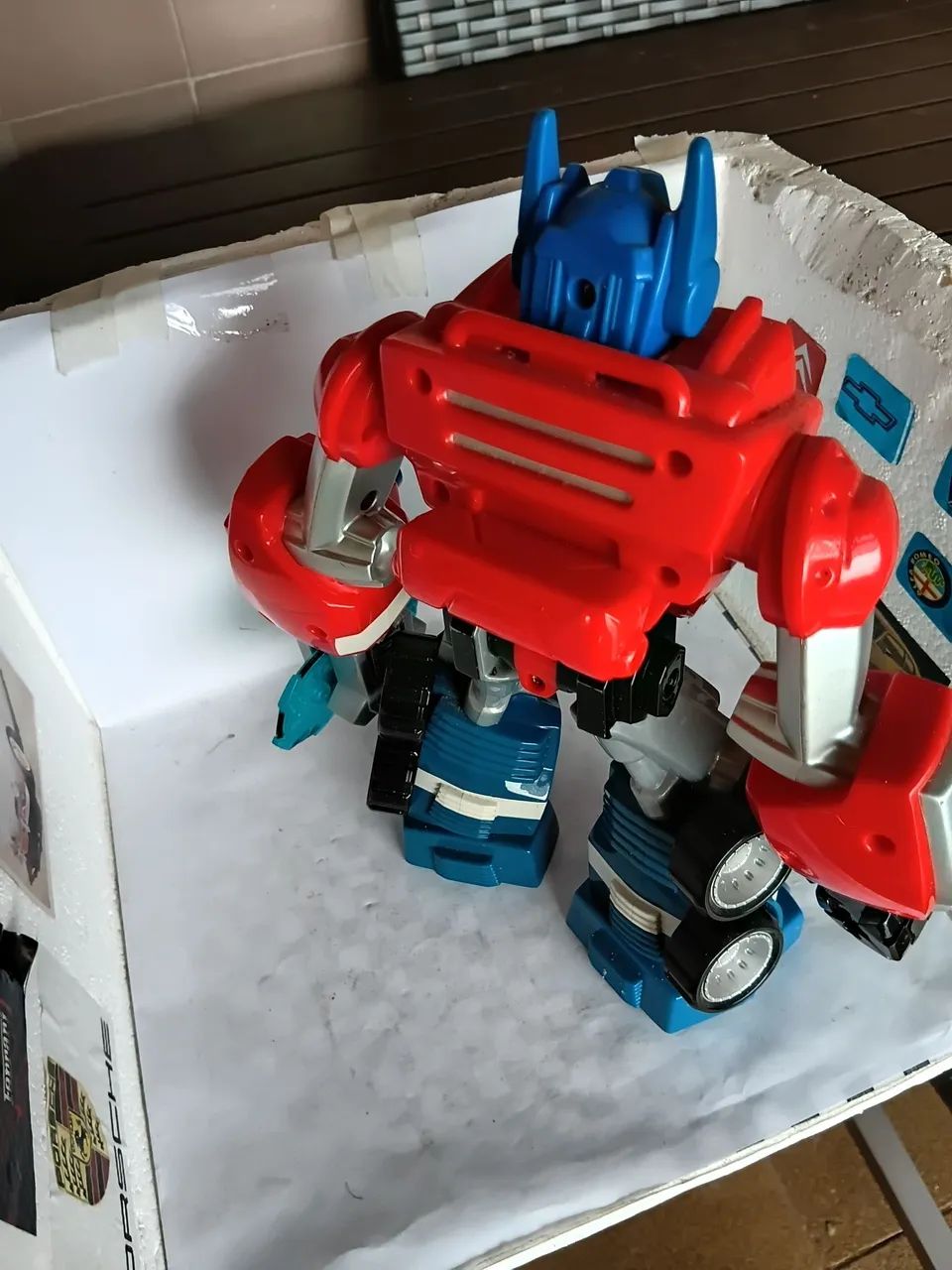 Boneco optimus prime transformes com som e luzes - Foto 2